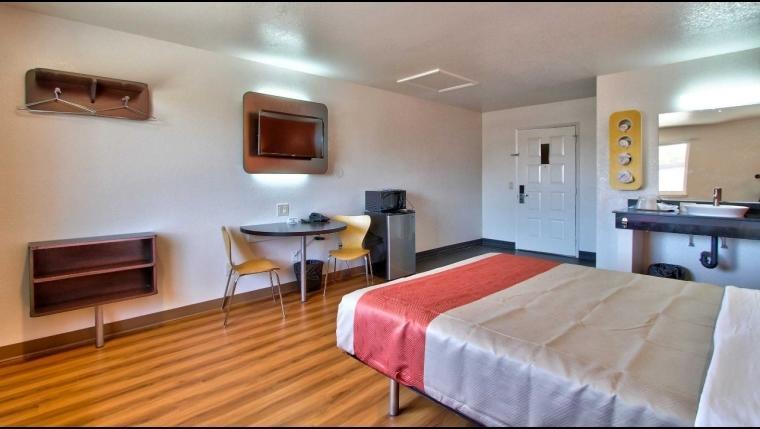 Coastal Valley Inn - Monterey Кастровіл Номер фото
