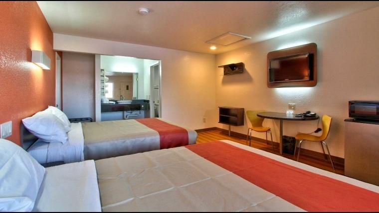 Coastal Valley Inn - Monterey Кастровіл Номер фото
