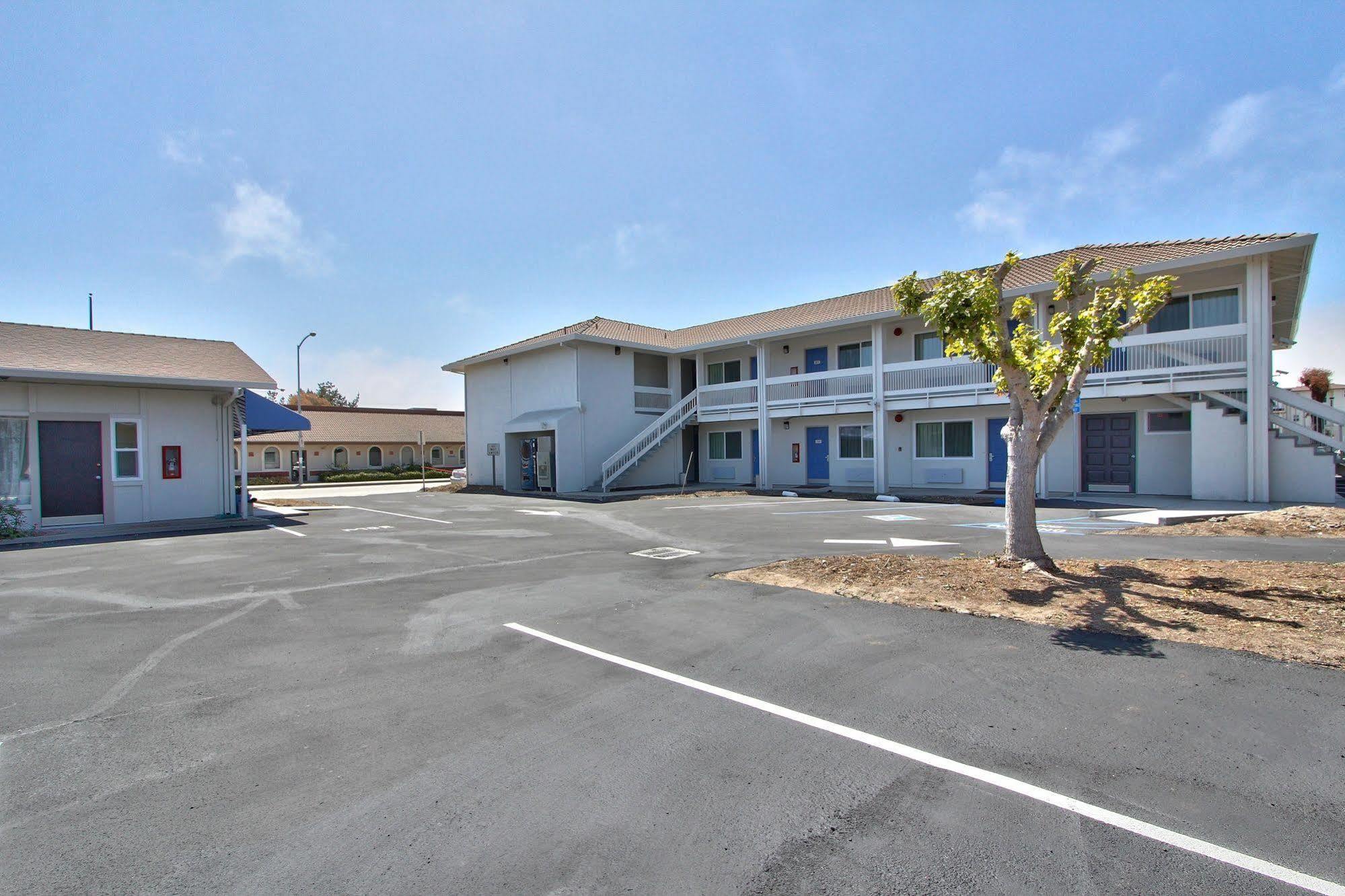 Coastal Valley Inn - Monterey Кастровіл Екстер'єр фото